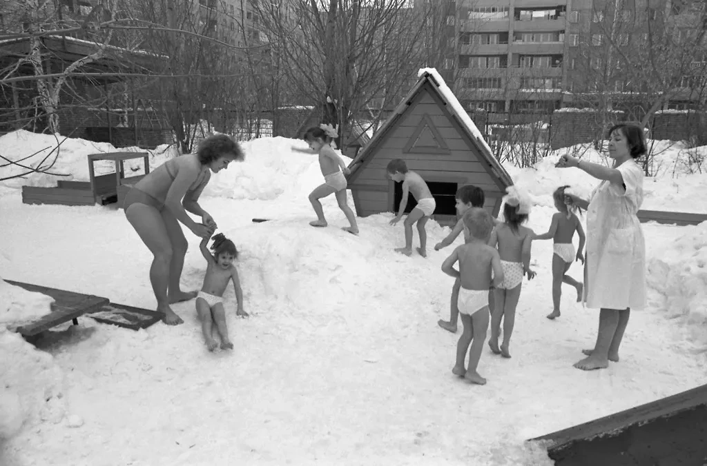 Детей в СССР всегда и везде закаляли. Фото © ТАСС / Николай Никитин