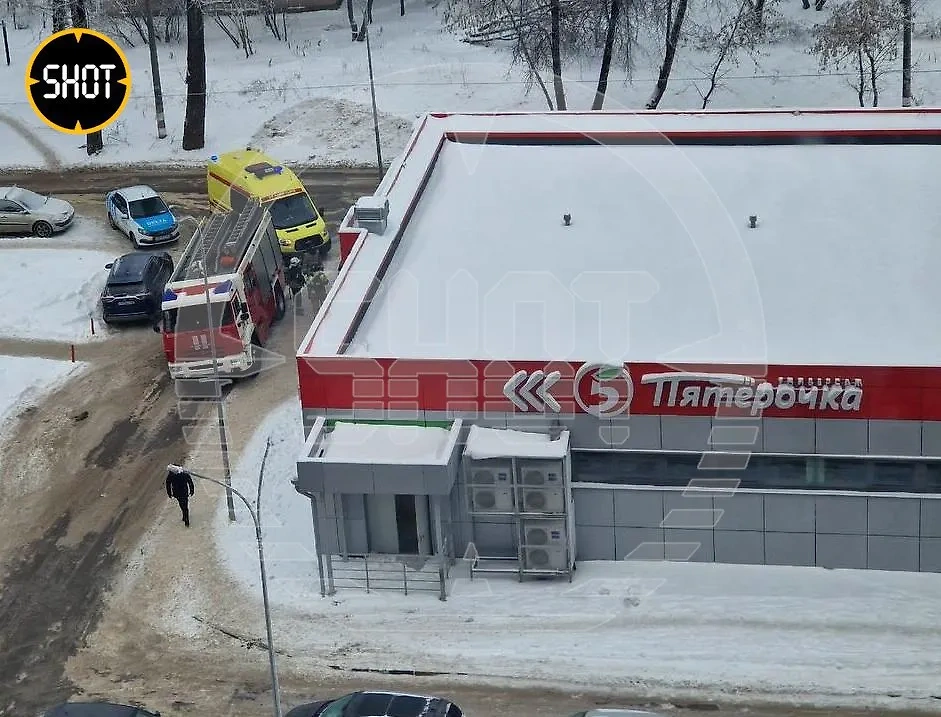 Магазин, в который ворвался неизвестный в Нижнем Новгороде. Обложка © SHOT