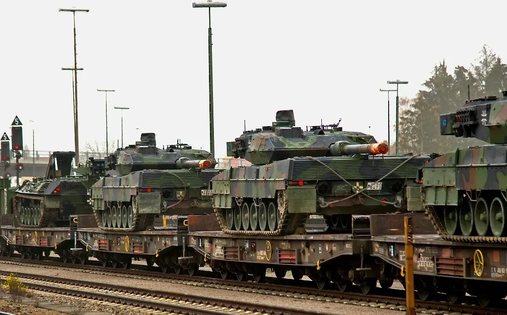 Танки Leopard 2, которые отправляет Запад Украине. Фото © Shutterstock