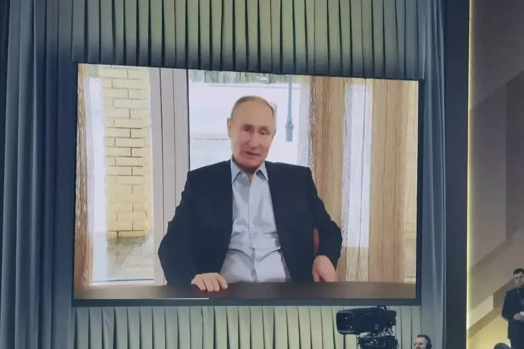 Двойник Путина, который задал вопрос президенту РФ на прямой линии. Фото © LIFE 