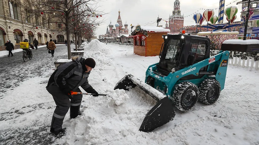 В Москве выпало до 15 мм осадков. Обложка © ТАСС / EPA / YURI KOCHETKOV