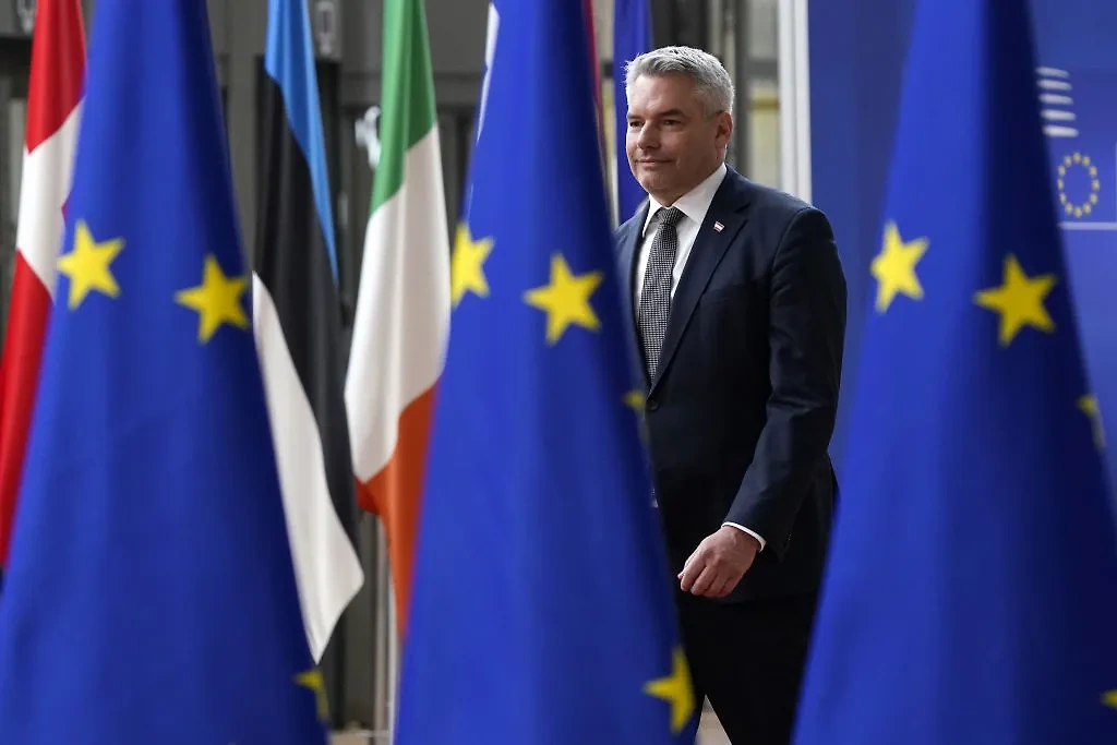 Politico: ЕС согласовал 12-й пакет санкций в отсутствие канцлера Австрии