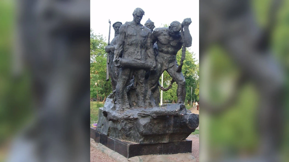 Памятник экипажу советского бронепоезда "Таращанец". Обложка © Telegram / "Obozrevatel.ua"