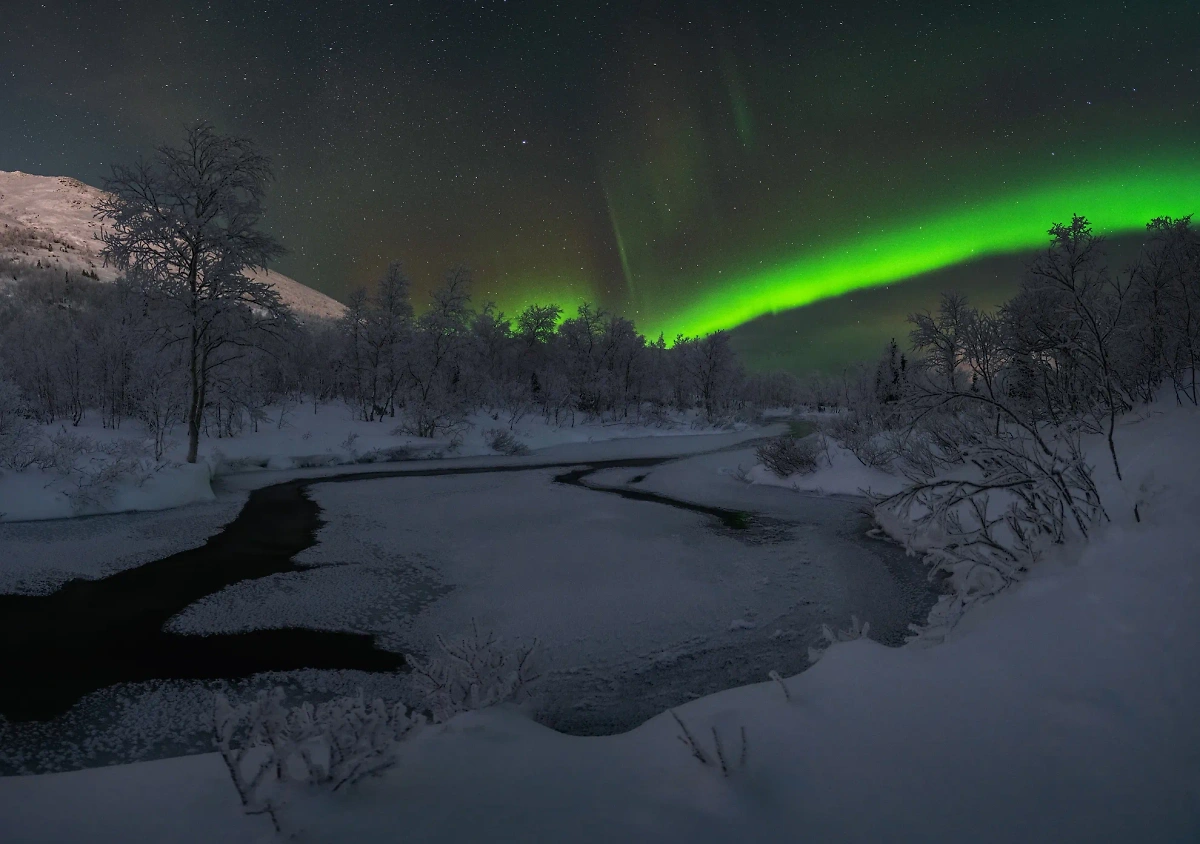 Вызванное магнитной бурей северное сияние. Обложка © VK / Виталий Истомин