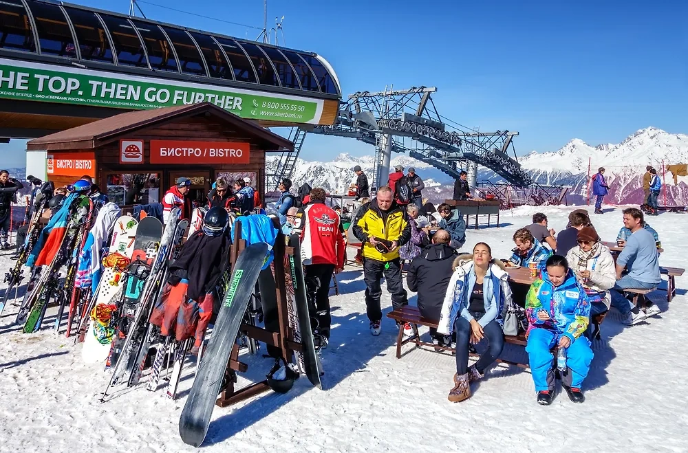 Новогодний отдых на горнолыжных курортах РФ стоит в четыре раза дешевле Мальдив. Обложка © Shutterstock