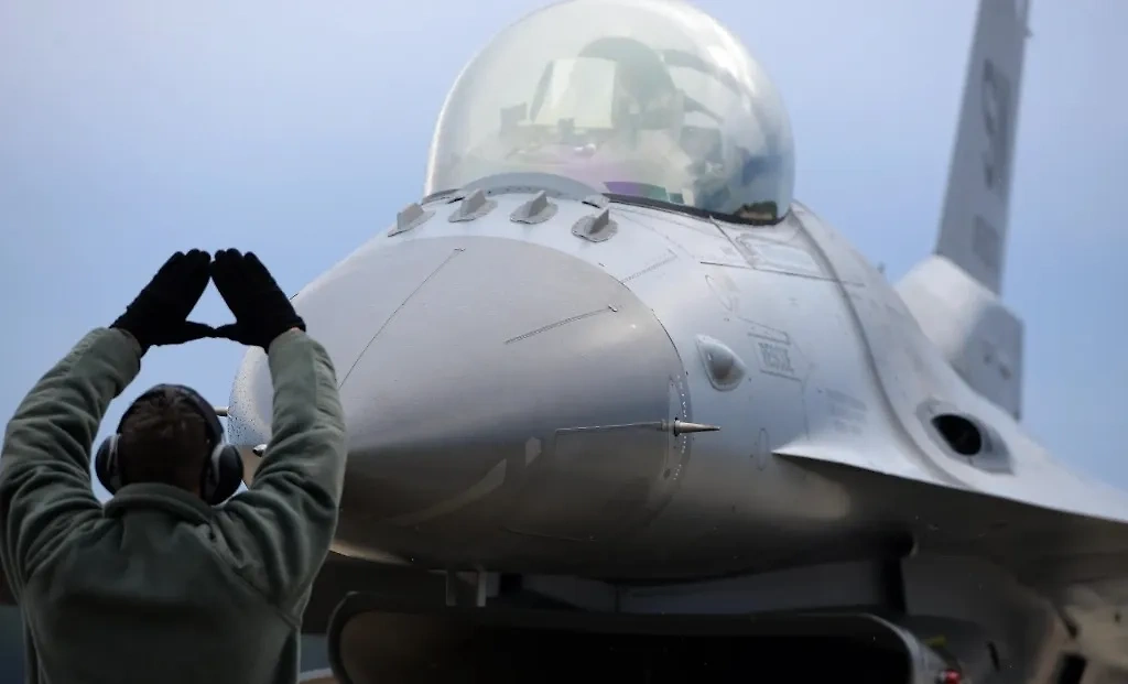 Киев продолжает требовать у Запада партии истребителей F-16. Фото © Shutterstock
