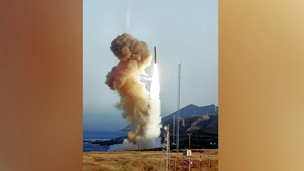 Пуск ракеты LGM-30G Minuteman III 8 июня 1994 года. США. Фото © Commons.wikimedia.org / U.S. Air Force/Master Sgt. Lorenzo Gaines