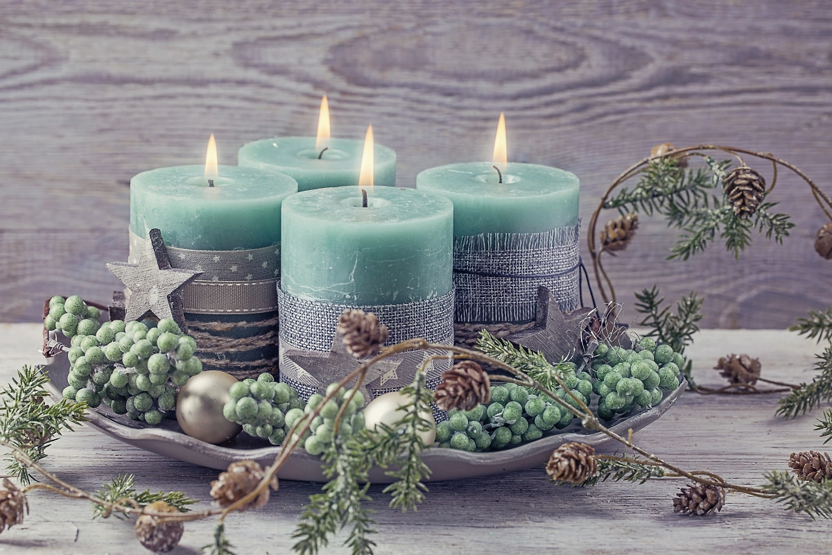 Адвент-венок с четырьмя свечами — один из главных символов католического Рождества. Фото © Shutterstock