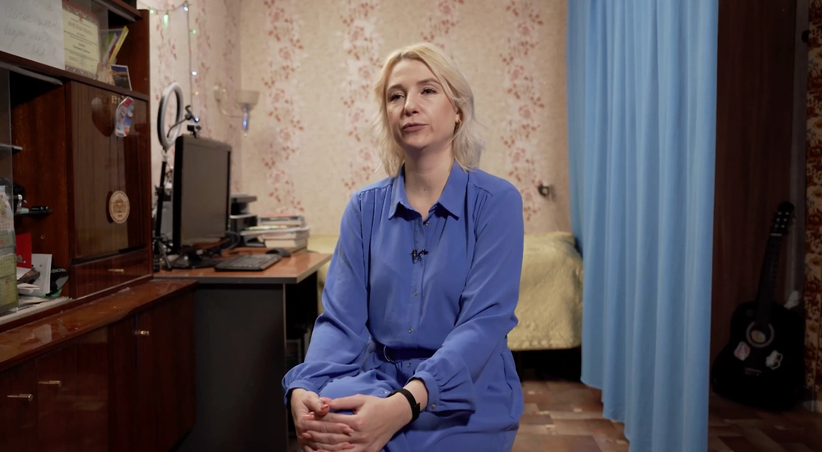Обстановка в съёмной квартире Екатерины Дунцовой. Фото © Youtube / Популярная политика