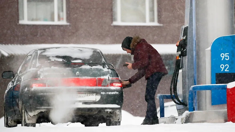 Акцизы на бензин увеличатся с 1 января. Обложка © ТАСС / Кирилл Кухмарь