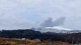Вулкан Эбеко выбросил пепел на высоту 2,8 километра. Обложка © ГУ МЧС России по Сахалинской области