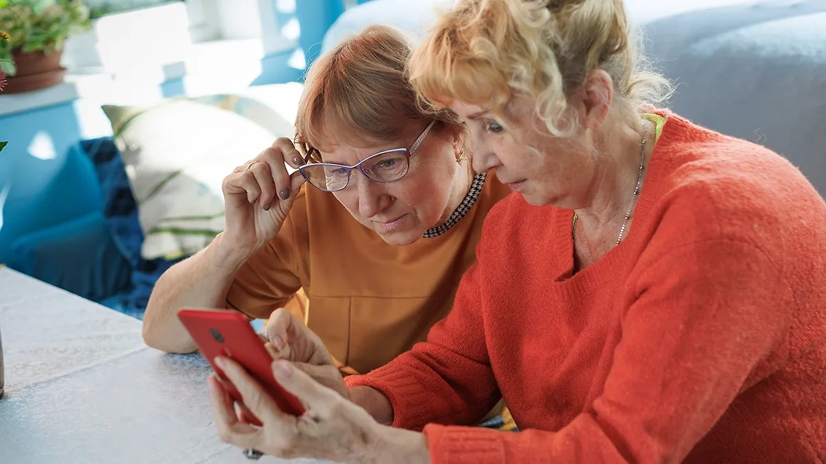 Пенсионеры могут снизить расходы на услуги ЖКХ. Обложка © Getty Images / Julia Nikulchenkova