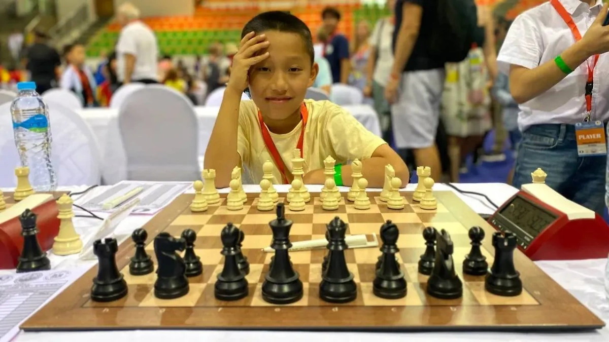 Восьмилетний спортсмен Роман Шогджиев. Обложка © Telegram / Пресс-служба Федерации шахмат России