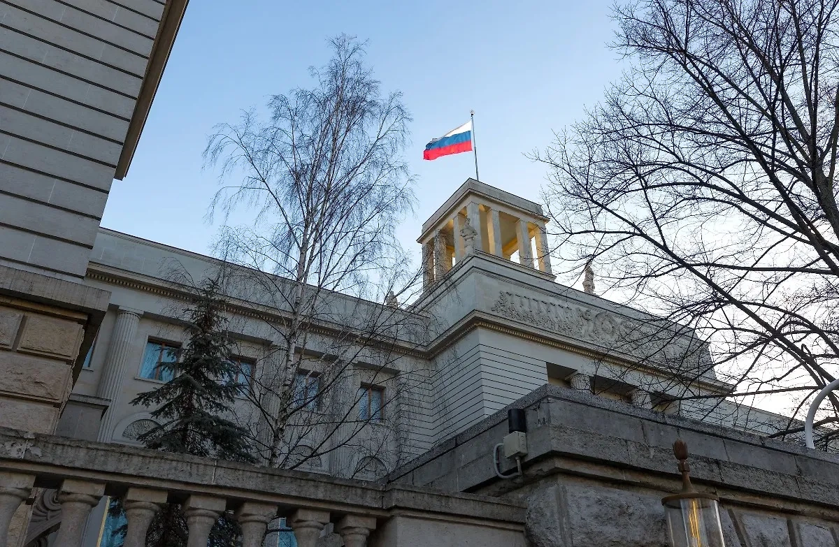За посещение Посольства России в Германии могут уволить. Обложка © Shutterstock