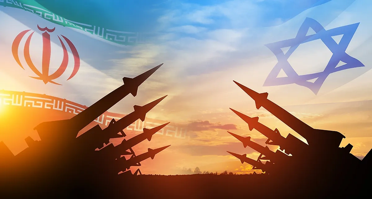 Иран в рейтинге 145 армий мира занимает 14-е место, Израиль расположился на 17-м, пропустив вперёд Египет и Австралию. Коллаж © Life.ru. Обложка © Shutterstock / FOTODOM, © Shutterstock / FOTODOM