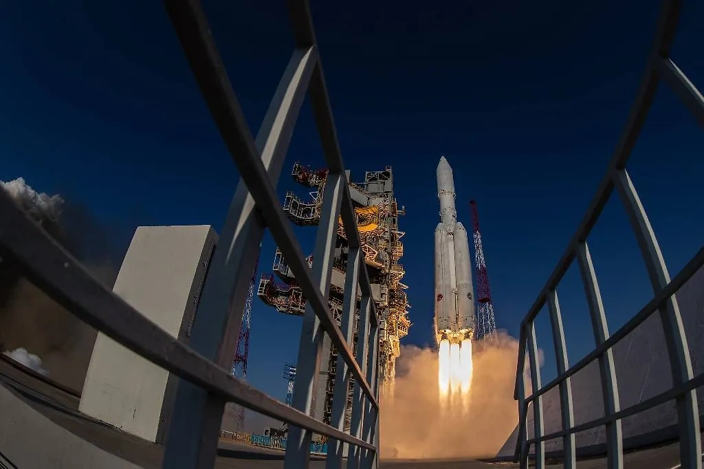 Тяжёлую ракету "Ангара-А5" в будущем сделают многоразовой. Обложка © ТАСС / Сергей Савостьянов