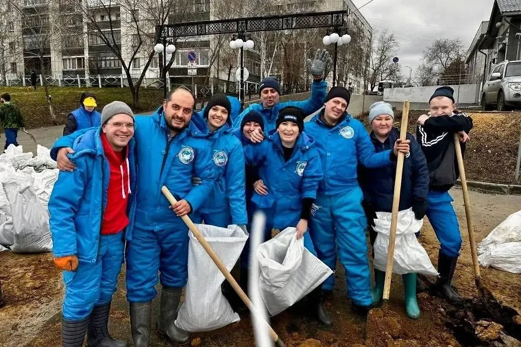  Более 100 добровольцев со всей страны работают в Курганской области. Фото © Telegram / UrFO_INFO