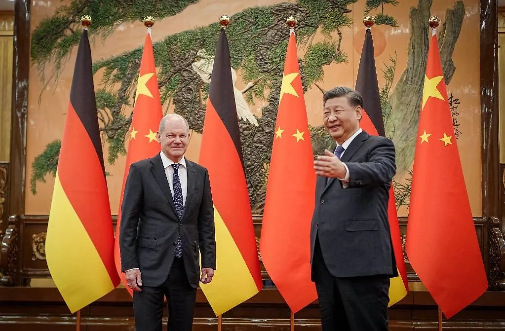 Канцлер Германии Олаф Шольц и председатель КНР Си Цзиньпин. Обложка © ТАСС / dpa / picture-alliance 