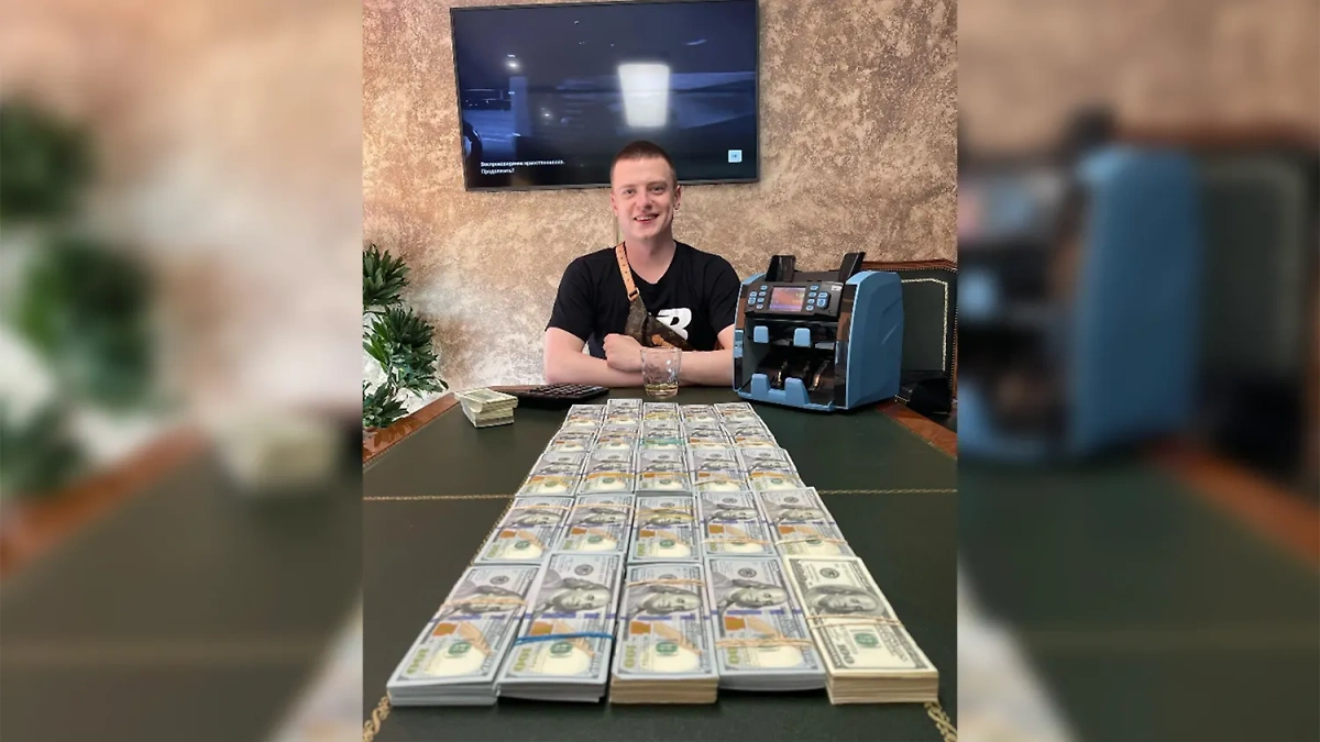 Андрей Бурим умеет считать деньги. Фото © Instagram (признан экстремистской организацией и запрещён на территории Российской Федерации) / mellstroy