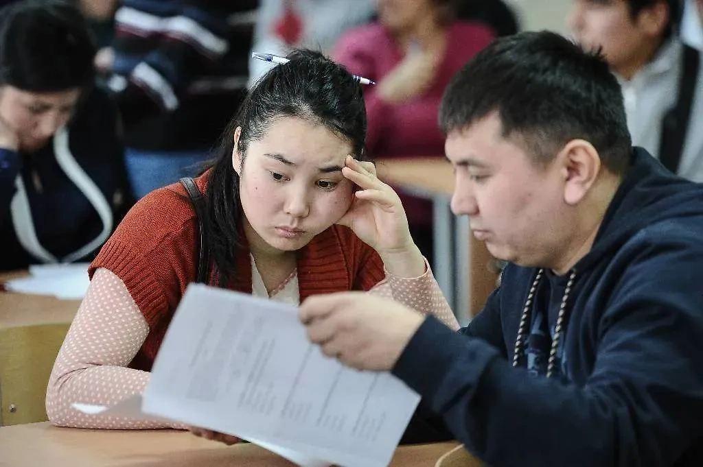 Экзамен на знание русского языка. Обложка © ТАСС / Донат Сорокин