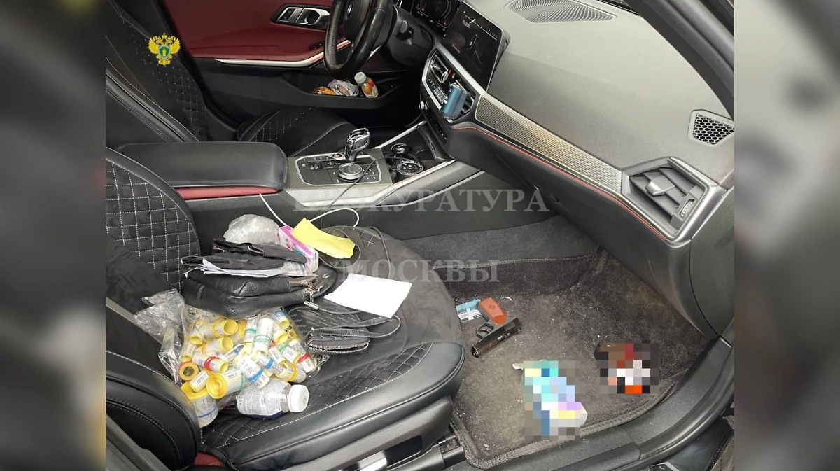 В брошенном BMW убийцы нашли пистолет Макарова. Фото © Telegram / ПРОКУРАТУРА МОСКВЫ