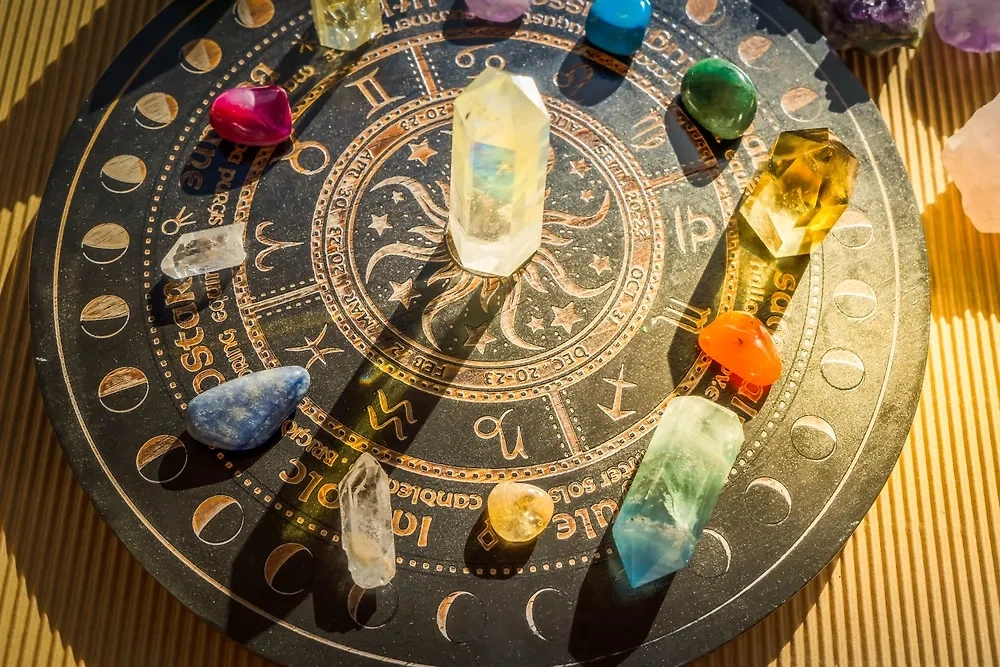 Какие камни подходят знакам зодиака и приносят в их жизнь благодать? Обложка © Shutterstock / FOTODOM
