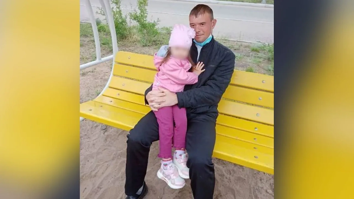 Боец из Бурятии Евгений Ануфриев, погибший в 2022 году, и его дочь София. Фото © kp.ru