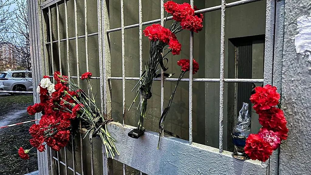 Стихийный мемориал на Краснодарской улице. Обложка © ТАСС / Ирина Вельматова