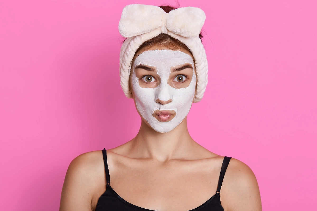 Натуральные маски помогут снизить отёчность лица. Фото © Freepik / user18526052