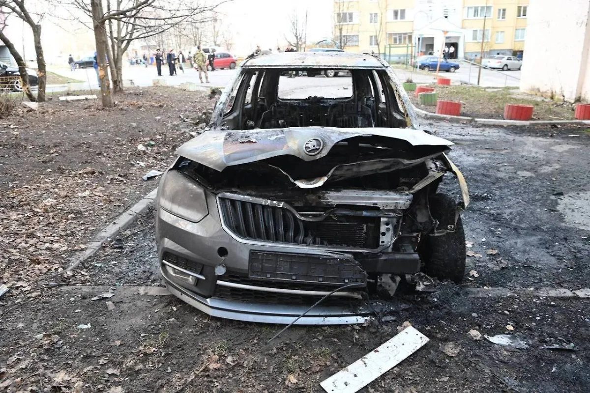 Сгоревшая машина в Белгороде после атаки ВСУ. Фото © Telegram / Настоящий Гладков