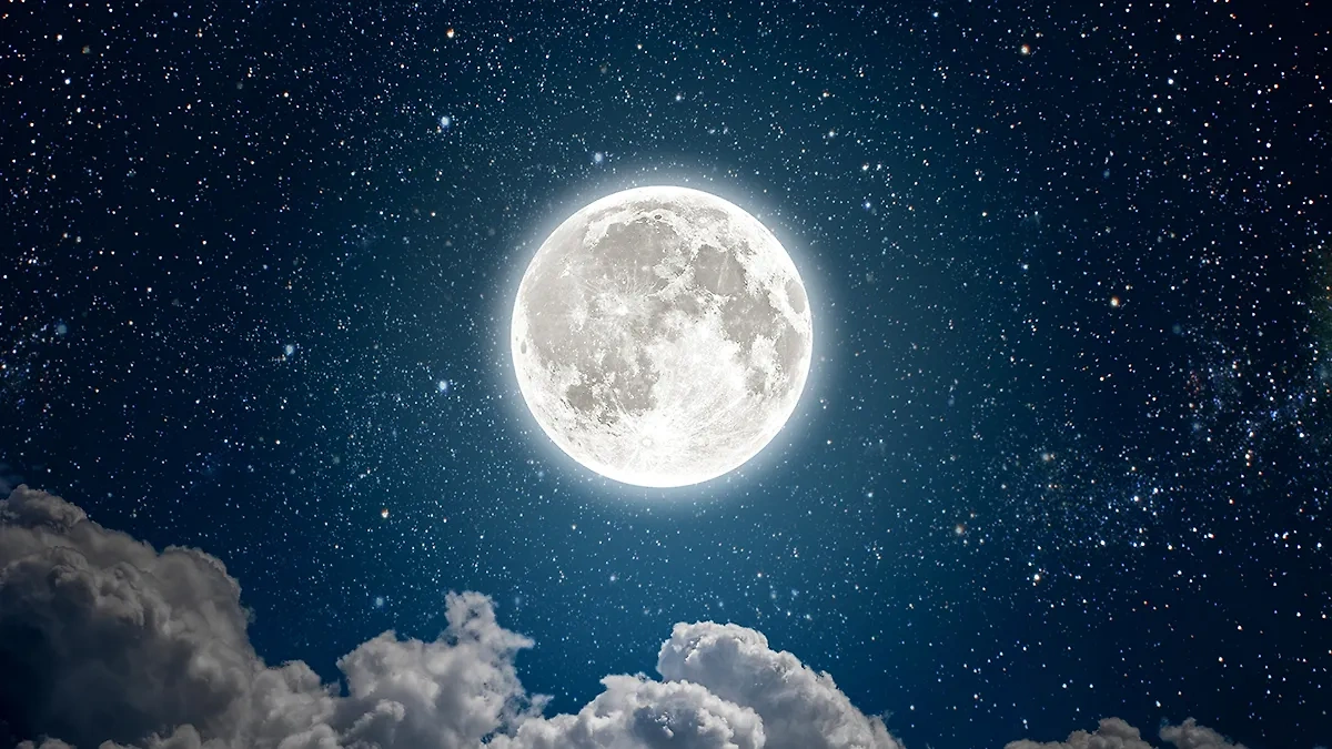 Учёные рассказали, как Луна "вывернулась наизнанку". Обложка © Shutterstock / FOTODOM