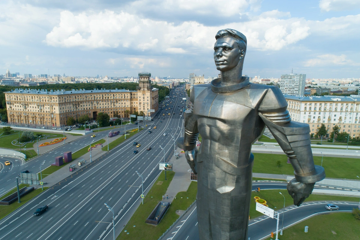 Памятник первому космонавту планеты Юрию Алексеевичу Гагарину на ВДНХ. 12 апреля 1961 года он открыл человечеству дорогу в космос. Обложка © Shutterstock / FOTODOM