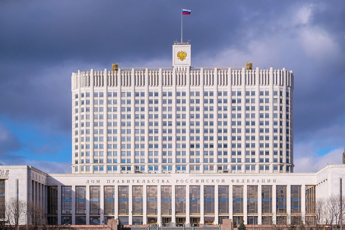 Здание Правительства России, Москва. Обложка © Shutterstock / FOTODOM / Vereshchagin Dmitry