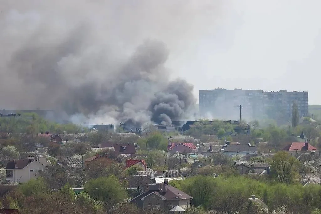 Последствия ракетного обстрела Луганска со стороны ВСУ. Обложка © ТАСС / Александр Русский