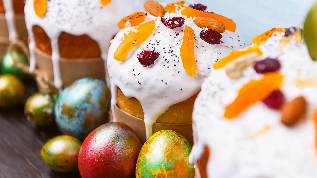 Перед Пасхой на Страстной неделе будет Чистый четверг. Во время него можно печь куличи и украшать яйца. Фото © Shutterstock / FOTODOM
