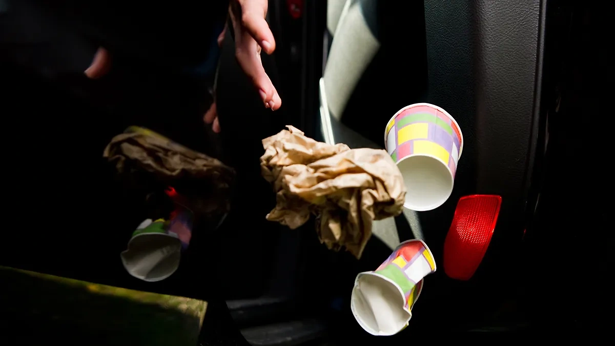 Важное суеверие, о котором мало кто знает, — фантики из-под еды держать в машине нельзя. Фото © Shutterstock / FOTODOM