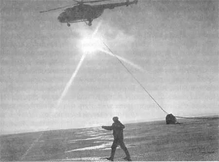 Спасение корабля "Союз-23", аварийно севшего в озеро Тенгиз в 1976 году. Фото © epizodsspace.airbase.ru