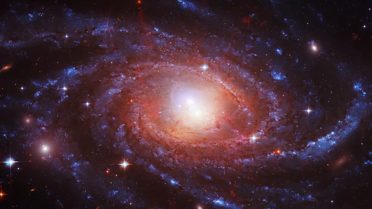 Более тысячи неизвестных объектов случайно обнаружены на снимках телескопа Hubble. Обложка © Shutterstock / FOTODOM