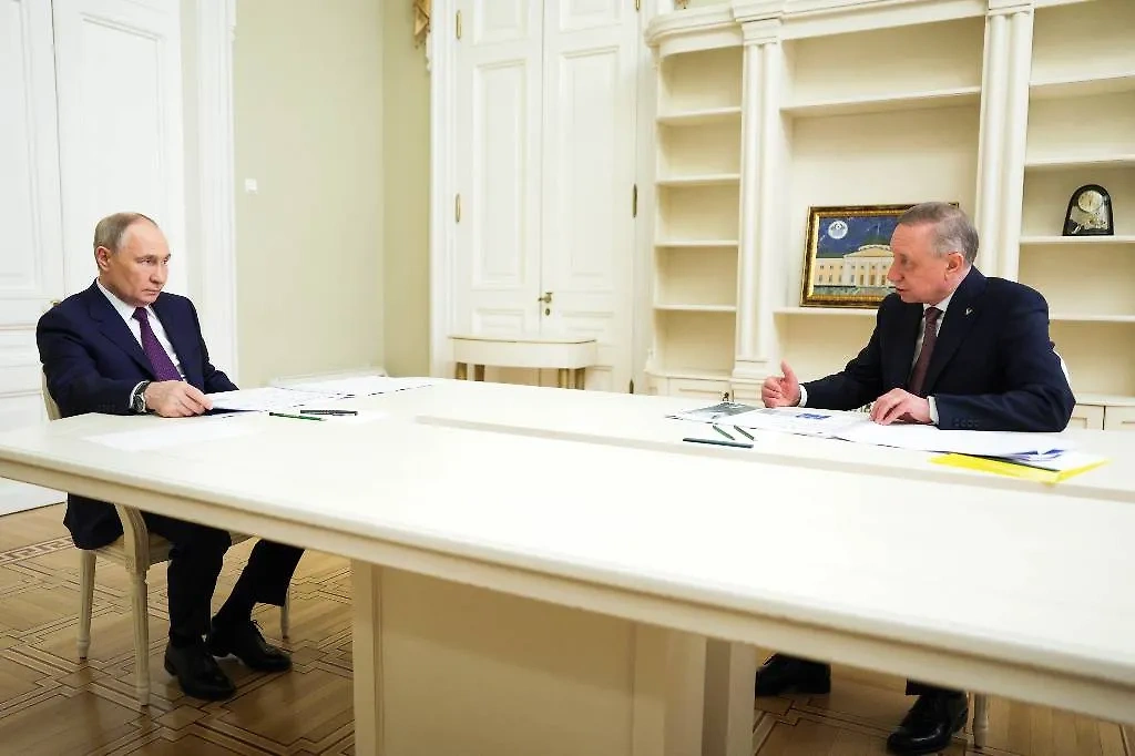 Президент РФ Владимир Путин и губернатор Санкт-Петербурга Александр Беглов. Обложка © ТАСС / Гавриил Григоров