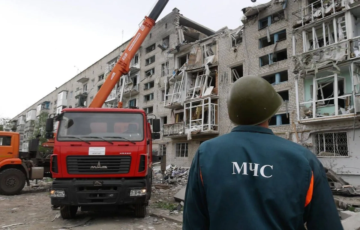 В Токмаке продолжается разбор завалов после террористического акта со стороны Украины. Фото © Telegram / Балицкий Евгений