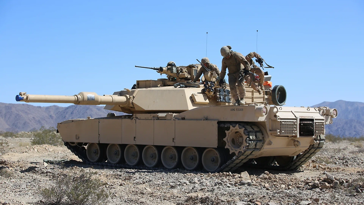 Сравнение Т-90 и американского танка M1 Abrams. Фото © Wikipedia / Cpl. Paul S. Martinez