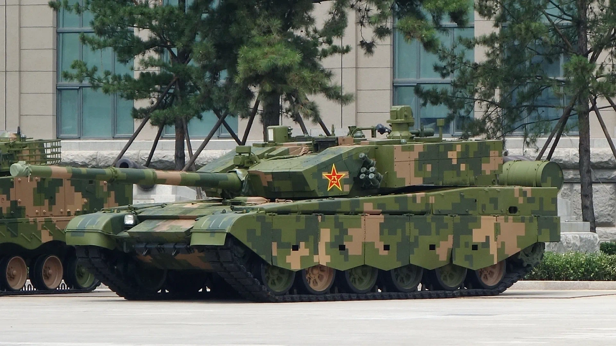 Сравнение танка Т-90 и китайского Type 99. Фото © Wikipedia / Tyg728