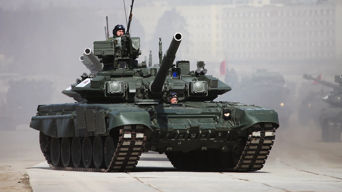 Т-90А оборудован активной защитой, состоящей из комплекса оптико-электронного подавления. Фото © Wikipedia / Vitaly V. Kuzmin