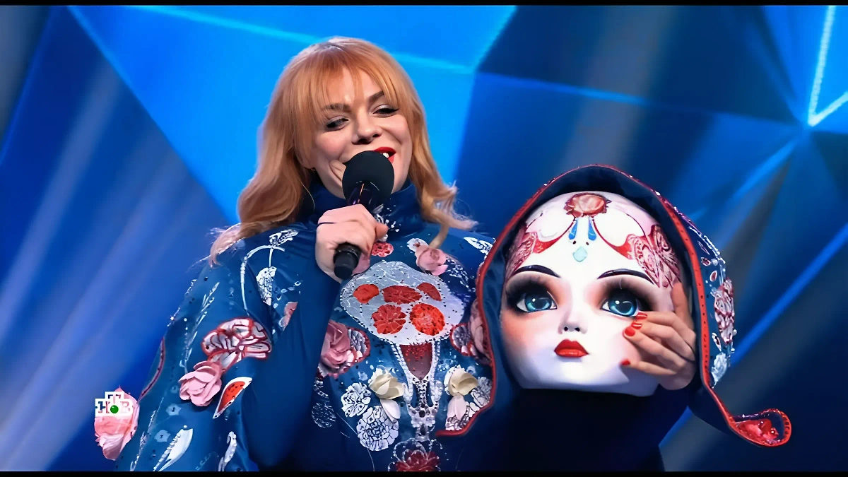 Кто снял маску в 11-м выпуске шоу "Маска" от 28 апреля? Кем оказалась Матрёшка, которую выгнали в полуфинале? Фото © ntv.ru