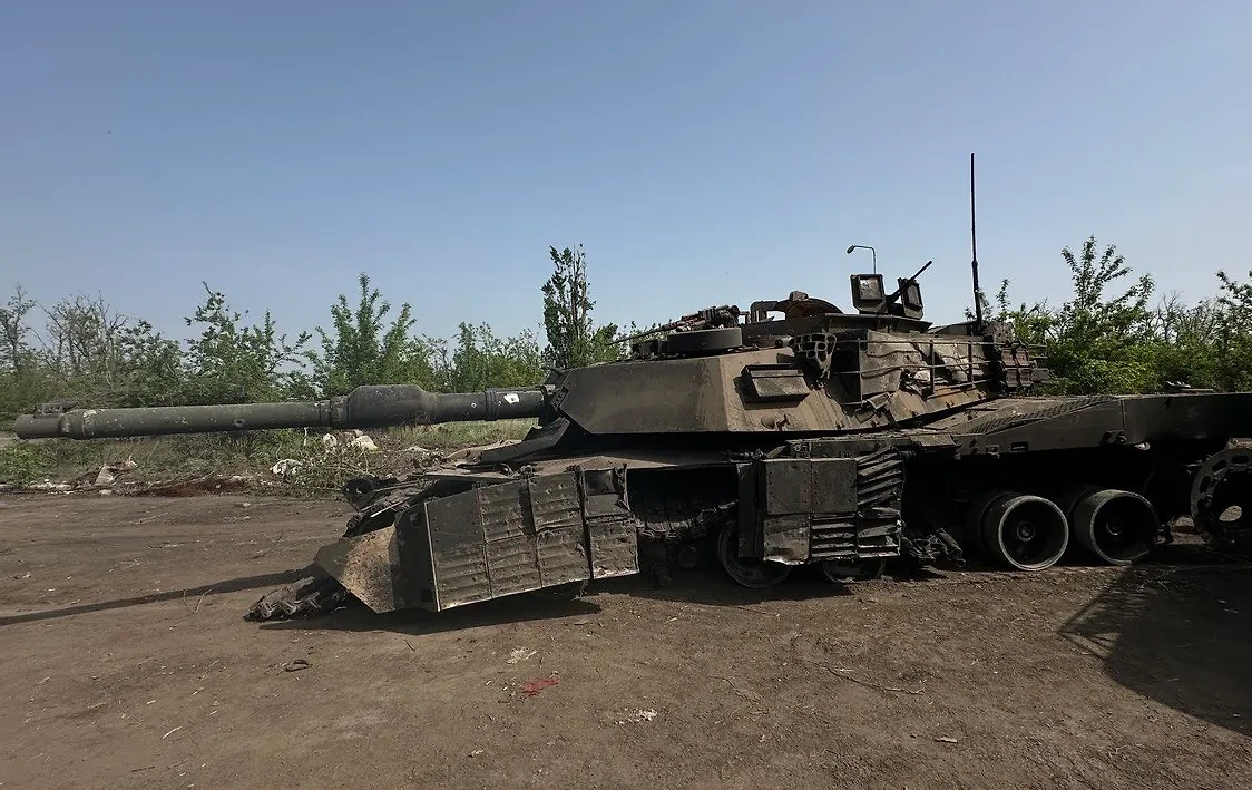 Американский танк М1 Abrams. Обложка © Telegram / Минобороны РФ