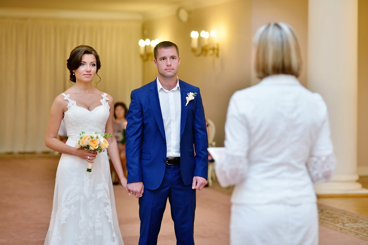 Официальный брак защищает права супругов и их детей. Обложка © Shutterstock / FOTODOM