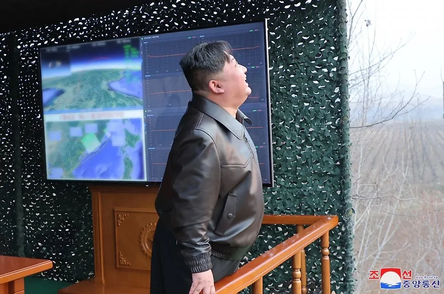 Запуском руководил лидер КНДР Ким Чен Ын. Обложка © ЦТАК