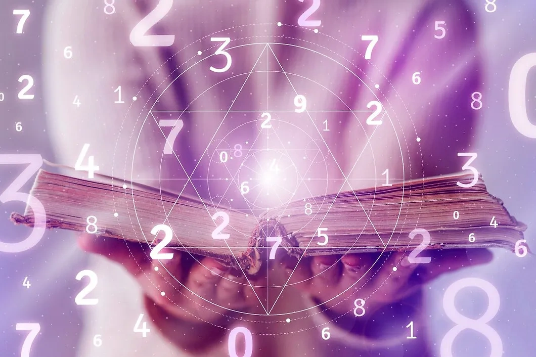 Нумерология чисел позволяет определить, удачный номер телефона у вас или нет. Цифры нужно сложить между собой. Фото © Freepik
