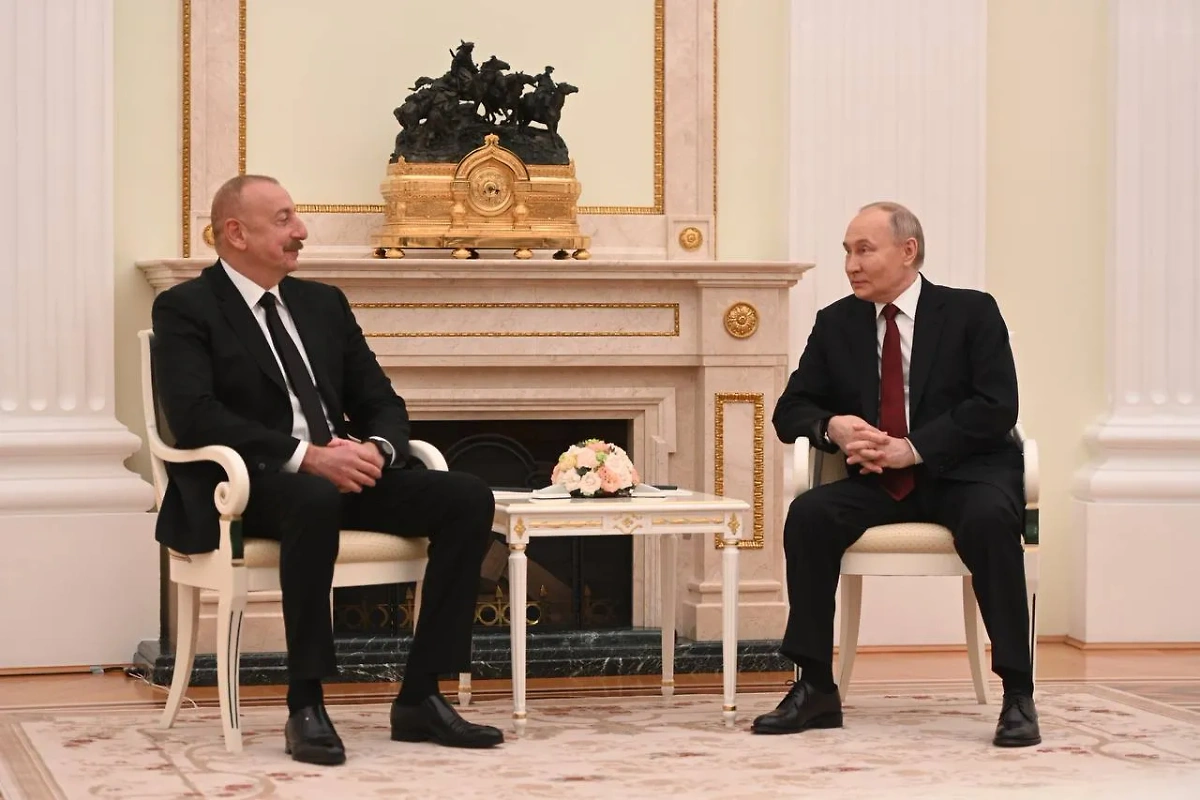 Президенты России и Азербайджана Владимир Путин и Ильхам Алиев проводят встречу в Кремле. Фото © Life.ru / Павел Баранов