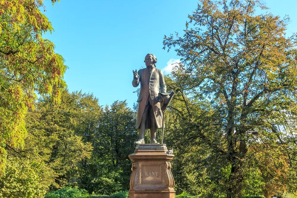 Памятник немецкому философу Иммануилу Канту в Калининграде. Обложка © Shutterstock / FOTODOM 